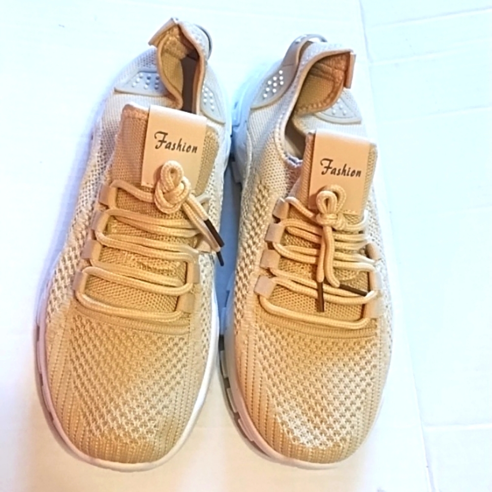 NEW Beige Knit  Sneakers (10)